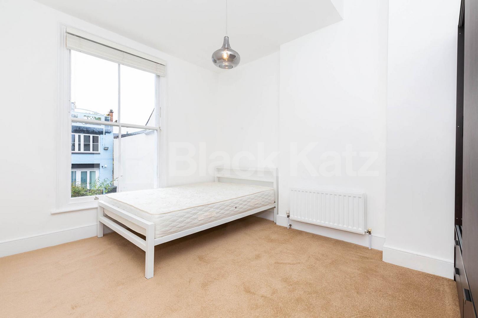 Contemporary one bedroom flat set on the first floor of a period conversion Marlborough Road, Upper Holloway